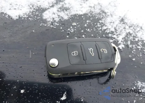 2015 Volkswagen Jetta 1.8T Se z USA, uszkodzony, nr VIN 3VWD17AJ8FM321933